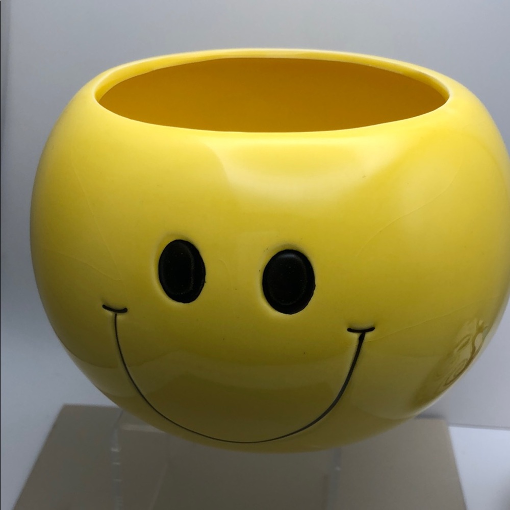 Yellow Smiley Face Bowl/Planter Ceramic. Pre-Loved